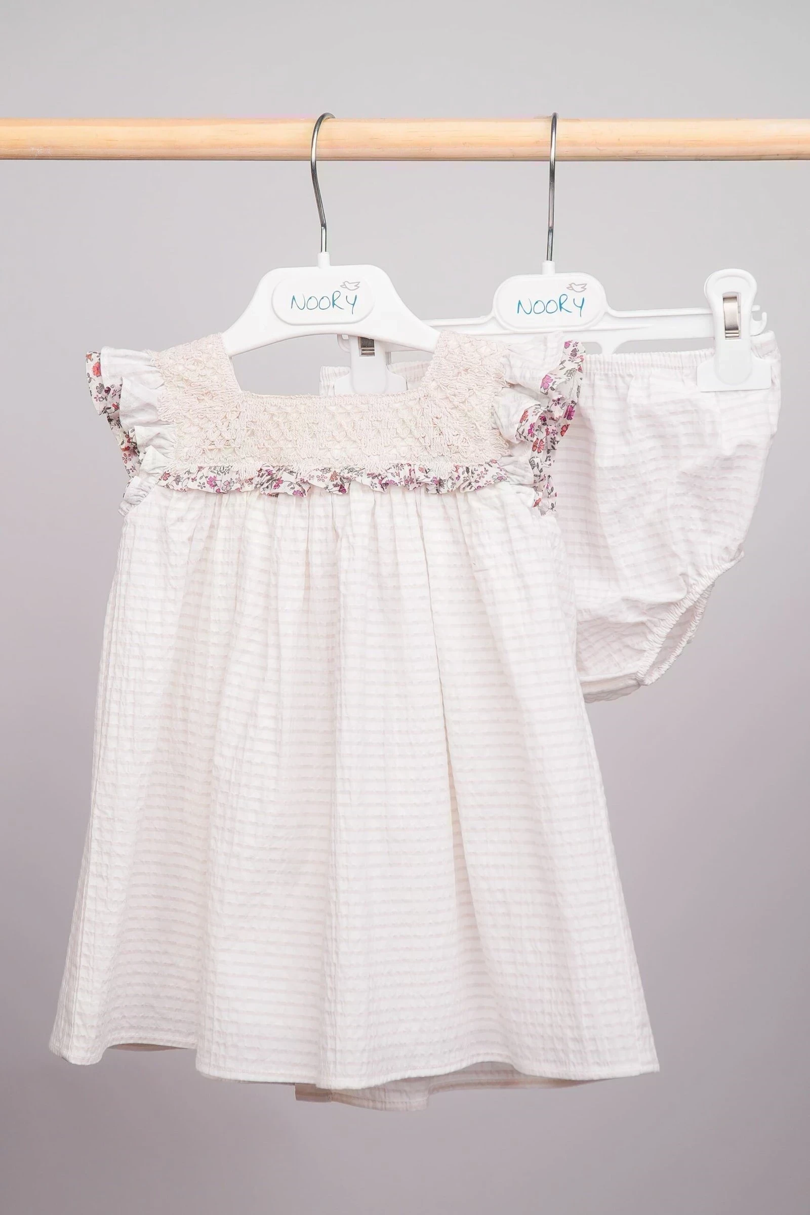 Robe Beige Pour Bebe Fille Avec Empiecement En Macrame - Wlidati Maroc